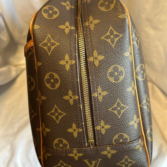 Louis Vuitton Deauville Authentic EUC - Picture 4 of 15